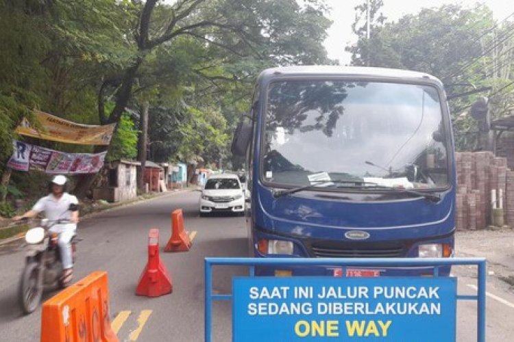 Polisi Berlakukan One Way Di Arah Jakarta Menuju Puncak Tell The Truth