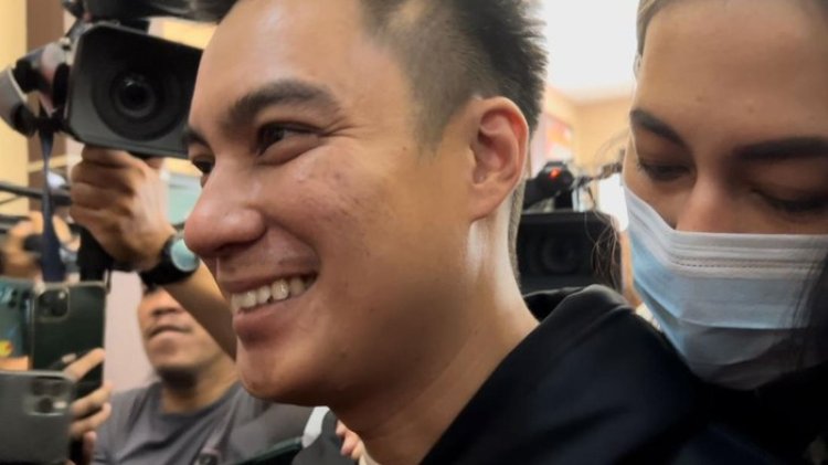 Datangi Kantor Polisi, Baim Wong Full Senyum Jalani Pemeriksaan Kasus Prank KDRT