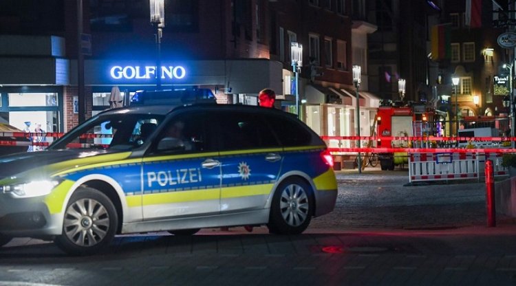Petugas polisi wanita ditabrak ketika memberhentikan mobil di Jerman (gambar simbol). Foto: AFP