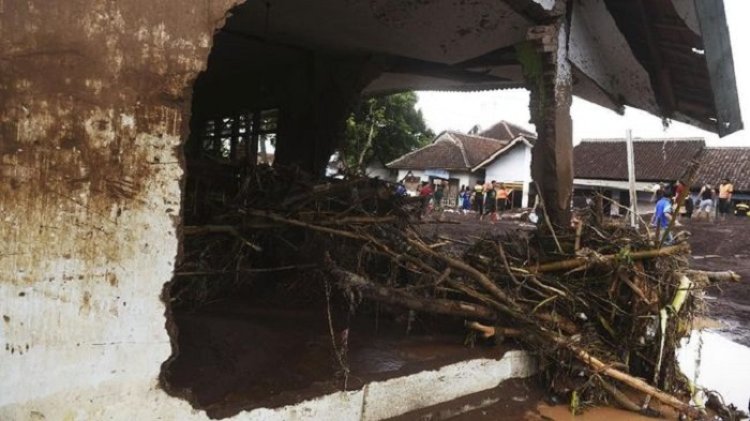 Banjir Bandang dan Longsor Terjang 6 Kecamatan di Malang Selatan!