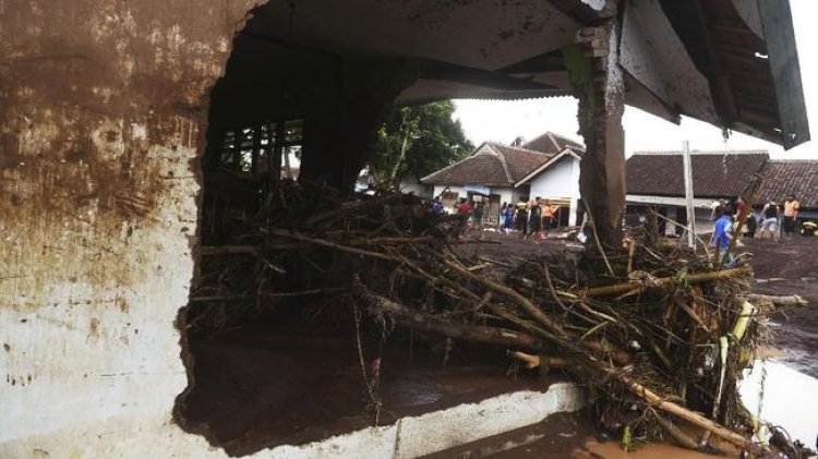 Banjir Bandang Terjang Malang Selatan, Ratusan Rumah Warga Terendam
