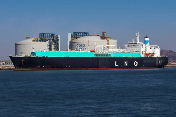 Kapasitas Regatifikasi Tak Cukup, Puluhan Kapal LNG Hanyut di Lepas Pantai Eropa