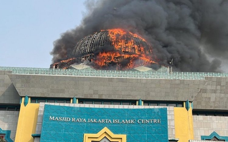 Kronologi Kebakaran Masjid Islamic Center Jakarta hingga Robohnya Kubah