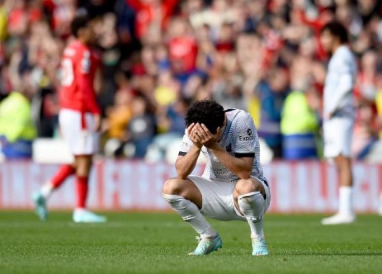 Curtis Jones tidak percaya timnya (Liverpool) kalah dari Nottingham. Foto: Liverpool FC via Getty Images