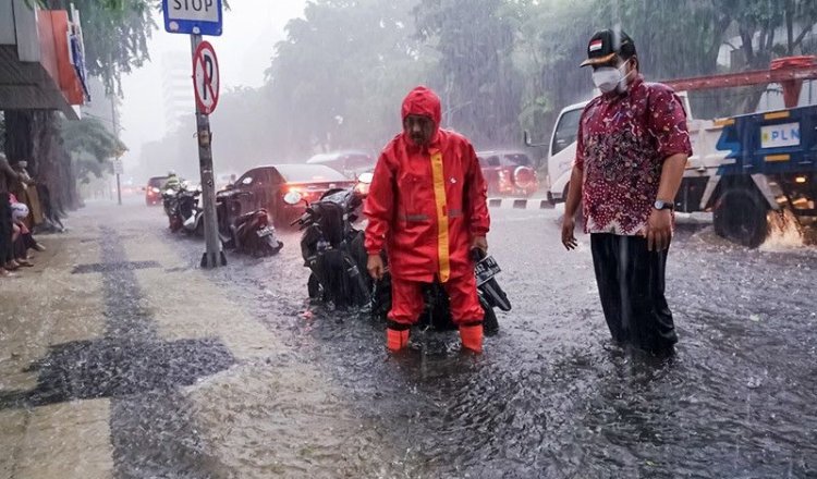BMKG Juanda: Waspada Banjir Surabaya Usai Diguyur Hujan Lebat Siang Hingga Malam