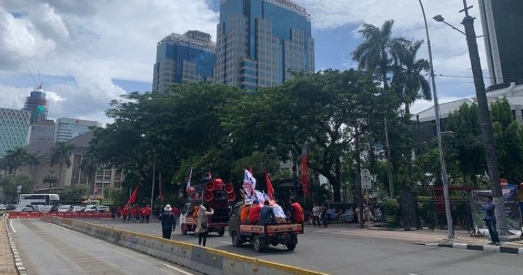 Massa Demo di Patung Kuda Bubarkan Diri Usai Diterima Berdialog di Istana