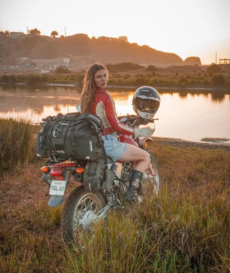 Ann-Kathrin telah mengunjungi sudit-sudut dunia yang indah dengan motornya. Foto: Ann-Kathrin Bendixen, affe_auf_bike/Instagram
