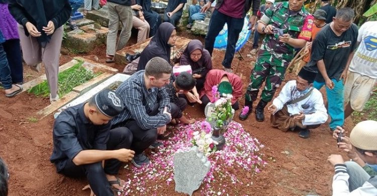 Jenazah Novita Kurnia Korban Penembakan di Amerika Dimakamkan di TPU Semarang