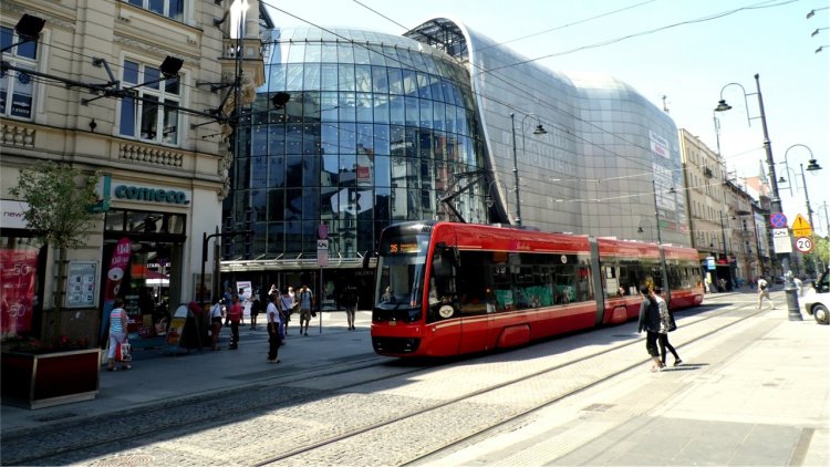 Duh! Seorang Pria di Katowice Polandia Curi Trem dan Antar Penumpang Melewati Kota