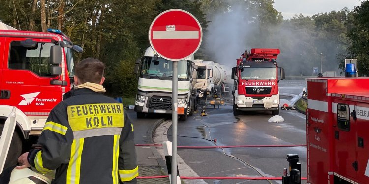 Jalan Raya di A1 Dekat Cologne Ditutup Sementara Usai Truk Tangki Kehilangan Asam Klorida