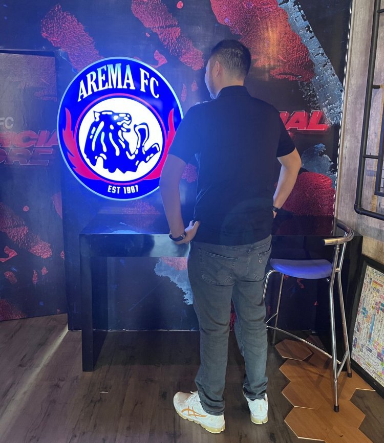 Memaknai Tatapan Prananda Surya paloh di Layar Arema FC Official Store