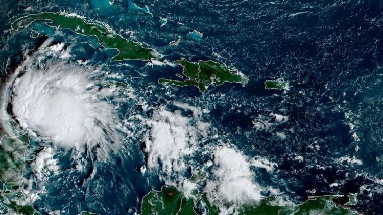 Badai Lisa Hantam Pantai Belize Amerika Tengah