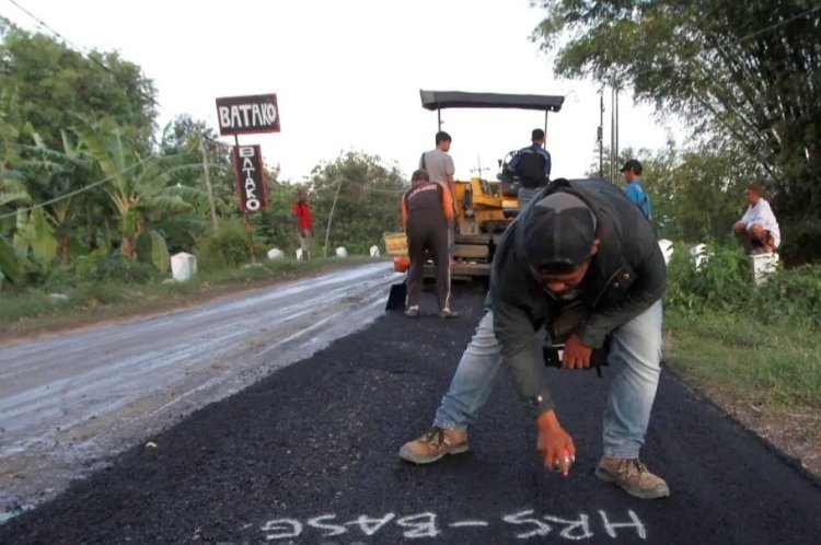 Bupati Ponorogo Kang Giri Minta Masyarakat Turut Awasi Pekerjaan Perbaikan Jalan