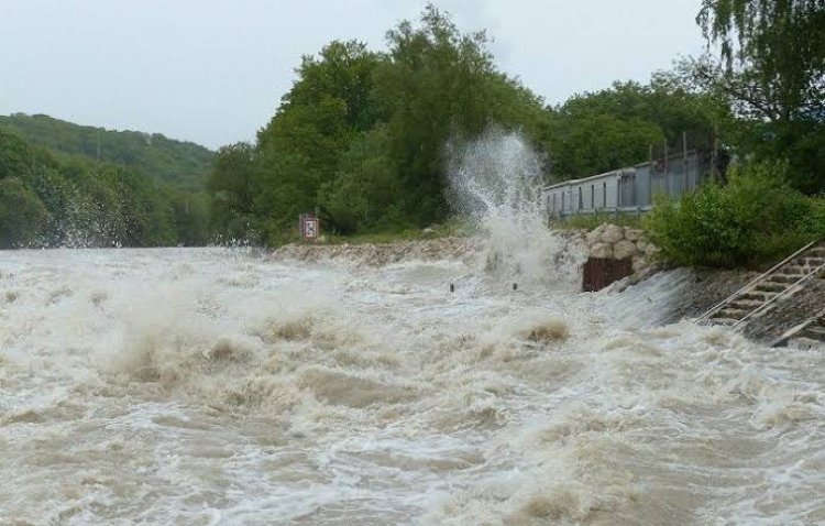Banjir Bandang Landa Banyuwangi, Listrik Mati dan Pendataan Korban Sulit