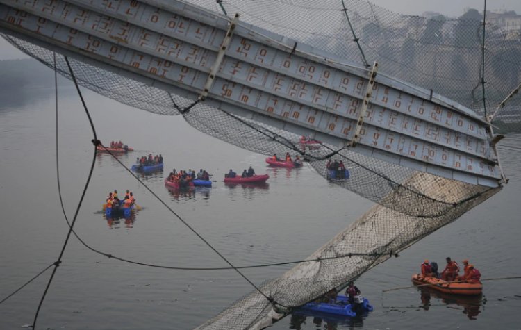 Keraguan di Balik Kematian Tragis 100 Orang dalam Runtuhnya Jembatan di India