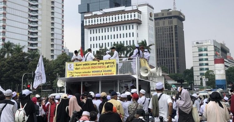 Massa Aksi 411 Tiba di Patung Kuda, Tuntut Orasi Depan Istana Merdeka