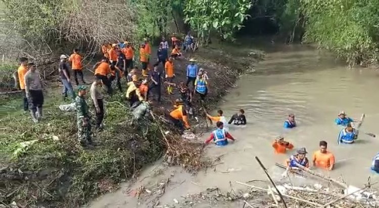 Antisipasi Banjir Luapan, BPBD Magetan Bersama Relawan Bersih-bersih Kali Sidodadi