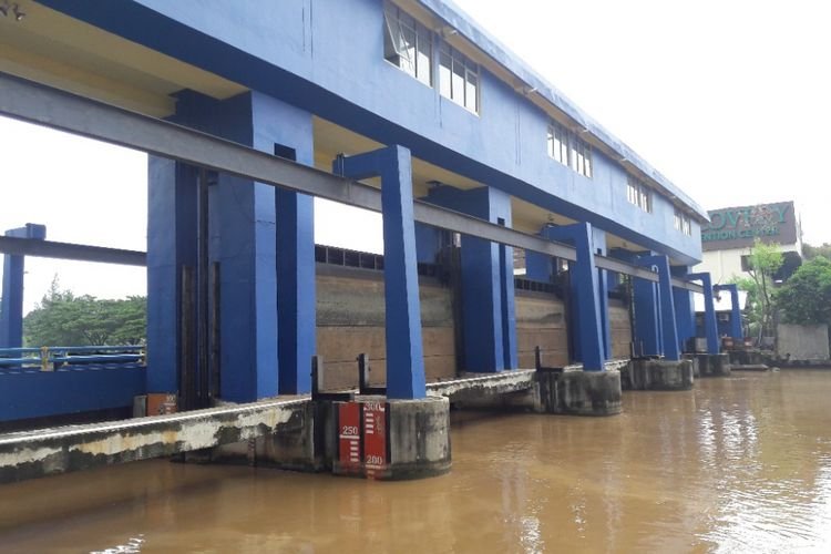 Hujan Deras Guyur Daerah DKI Jakarta, Pintu Air Pasar Ikan Berstatus Siaga 2