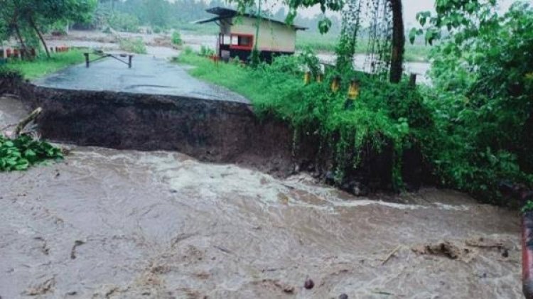 Banjir Landa Cianjur, Jembatan Penghubung Rusak Terputus