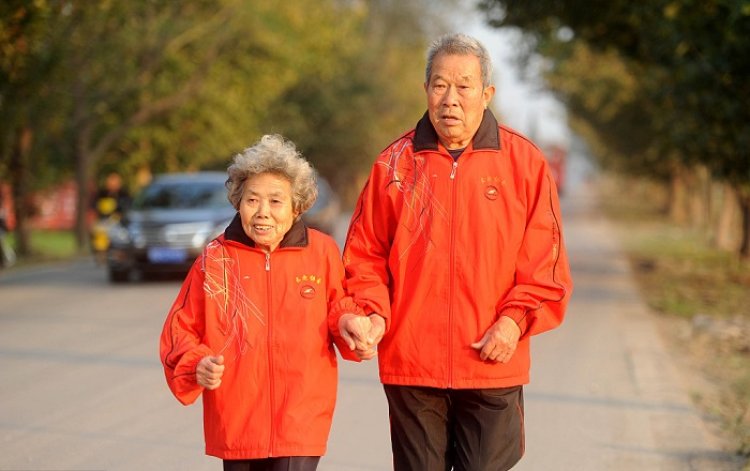 Pelari Maraton Pertama China Meninggal di Usia 95 Tahun