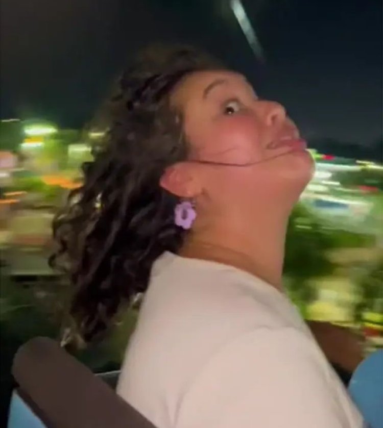 Ekspresi Wanita Ini Bikin Ngakak Saat Ditantang Suaminya Naik Roller Coaster