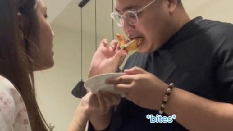 Wanita Ini Prank Kekasih Makan Chicken Wings Palsu, Netizen Kaget Lihat Reaksi Si Pria