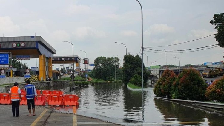 Ditutup, Sudah Dua Hari Banjir Genangi Tol Bitung Tangerang