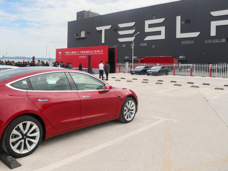 Mobil Tesla di China Alami Kecelakaan, Diduga Mobil Alami Malfungsi !
