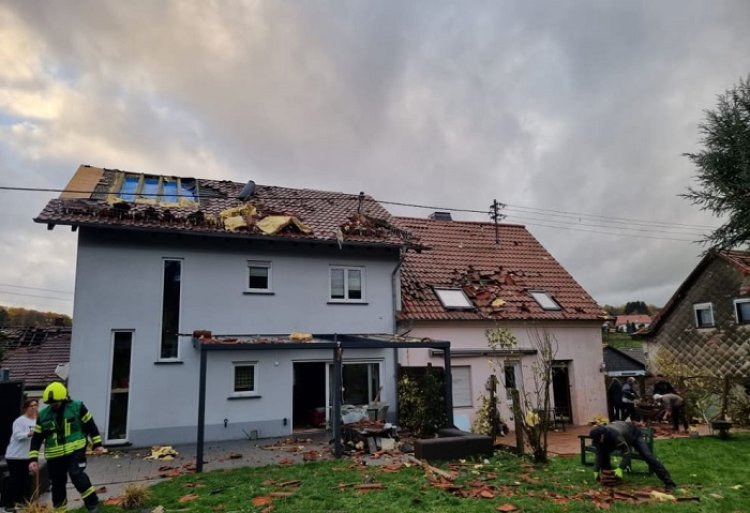 Ngeri! 50 Rumah Warga di Jerman Porak-poranda Diterjang Tornado!