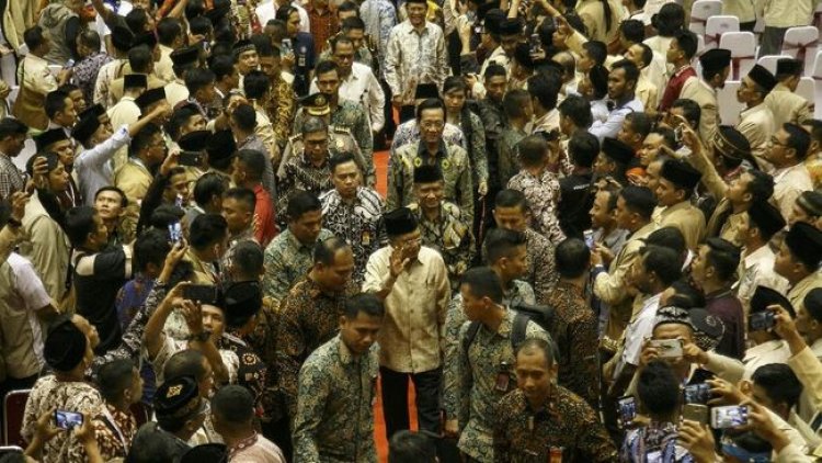 Puluhan Ribu Orang Mengular Penuhi Jalanan Solo Meriahkan Muktamar Muhammadiyah