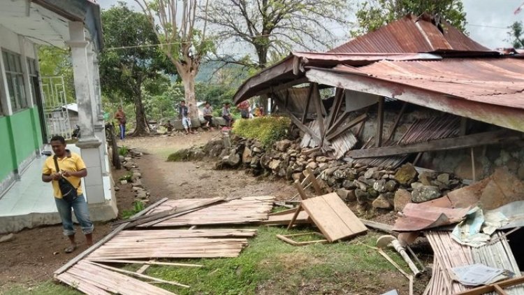 Duh! Rumah Warga di Kupang Rata dengan Tanah Usai Diguncang Gempa M 5,5