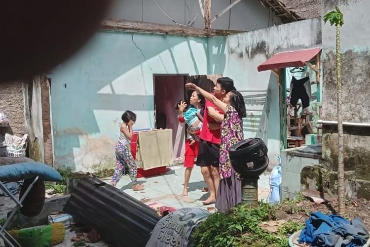 Bupati Cianjur: Rumah-rumah Hancur, Warga Teriak Histeris