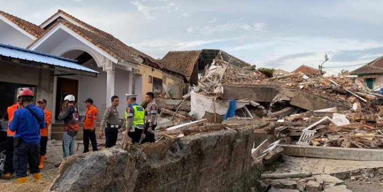 Polda Jawa Timur Kirimkan Bantuan Sembako untuk Korban Gempa Cianjur