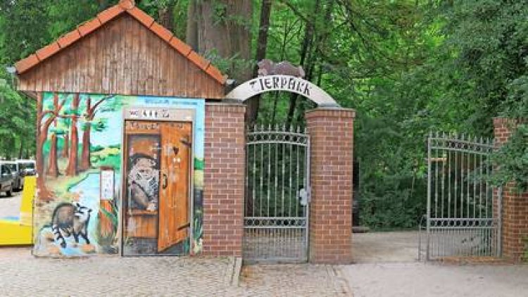 Pintu masuk kebun binatang Luckenwalde. (Getty Images)