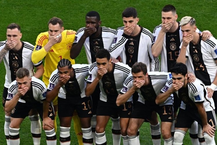 Aksi Jerman di Piala Dunia 2022: Sebelum Main Tutup Mulut, Setelah Main Terdiam