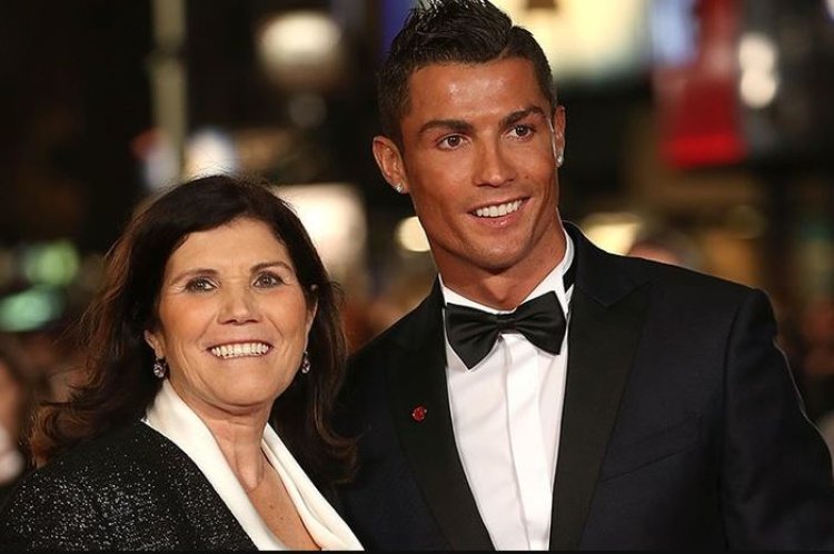Potret Ronaldo bersama ibu tercintanya. (Getty Images)