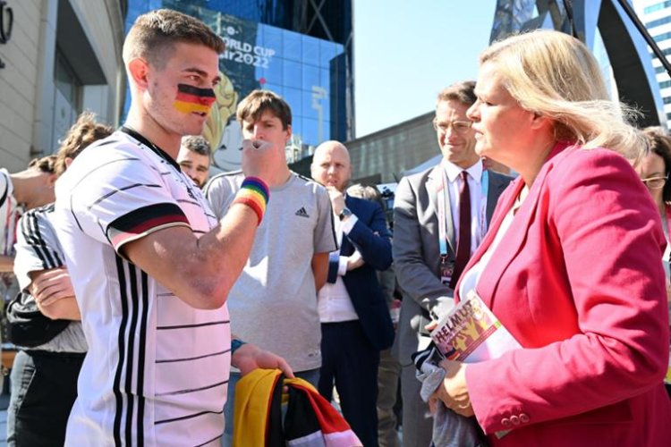 Suporter Jerman Dipaksa Keluar Stadion Oleh Petugas Kepolisian Qatar!