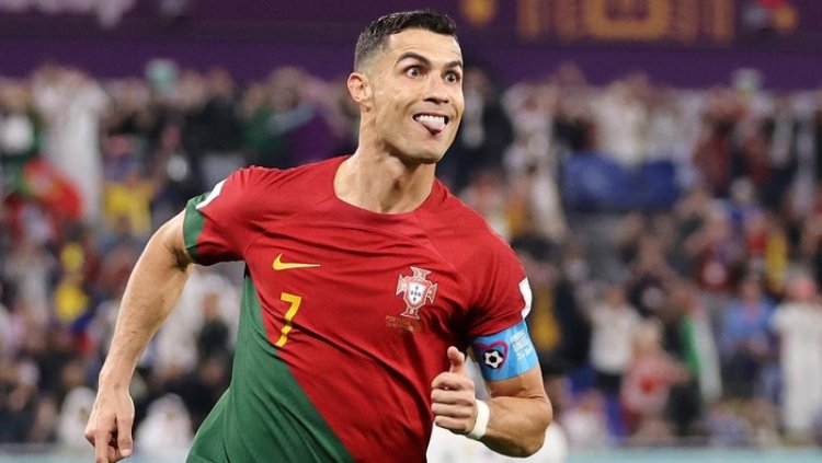 Aksi Rogoh Celana Depan Ronaldo Bikin Penasaran