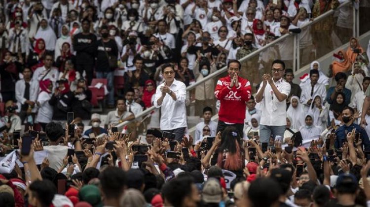 31 Ton Sampah Berserakan di Lokasi Usai Acara Relawan Jokowi di GBK