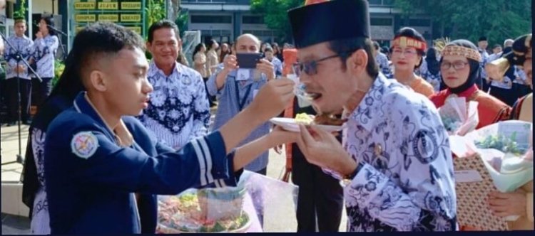 Hari Guru Nasional 2022 Diperingati Secara Meriah di SMAN 3 Medan