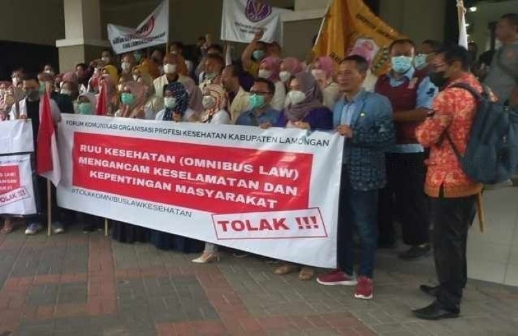 Persatuan Perawat Nasional Indonesia Bersama Organisasi Profesi Kesehatan Kabupaten Kediri Tolak RUU Omnibuls Law Kesehatan