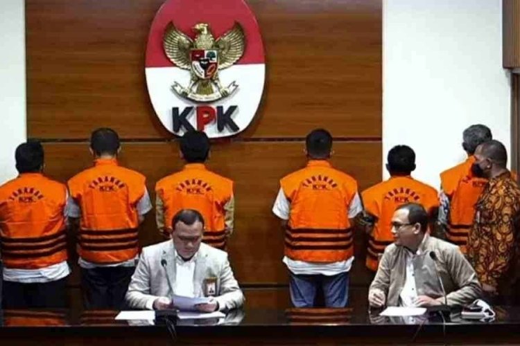 KPK Tahan Bupati dan Lima Penjabat Pemkab Bangkalan