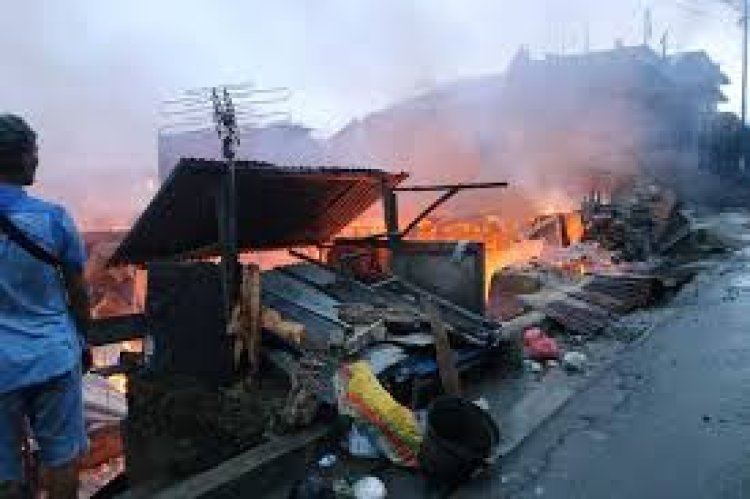 Kebakaran Besar Terjadi di Ambon, Ratusan Kios Hangus Hingga 2 Orang Tewas
