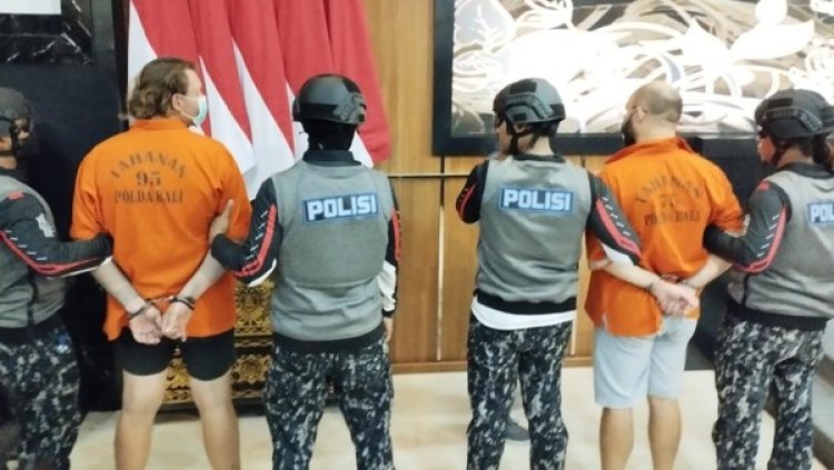Dua Buronan Interpol Asal Ceko dan Slovakia Dikembalikan ke Negara Asal