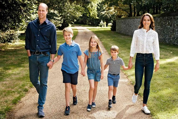Kerajaan Inggris Rilis Foto Keluarga Pangeran William untuk Christmas Card