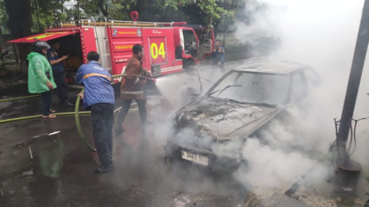 Mobil Berplat Jakarta di Bogor Terbakar, Diduga Terjadi Konsleting