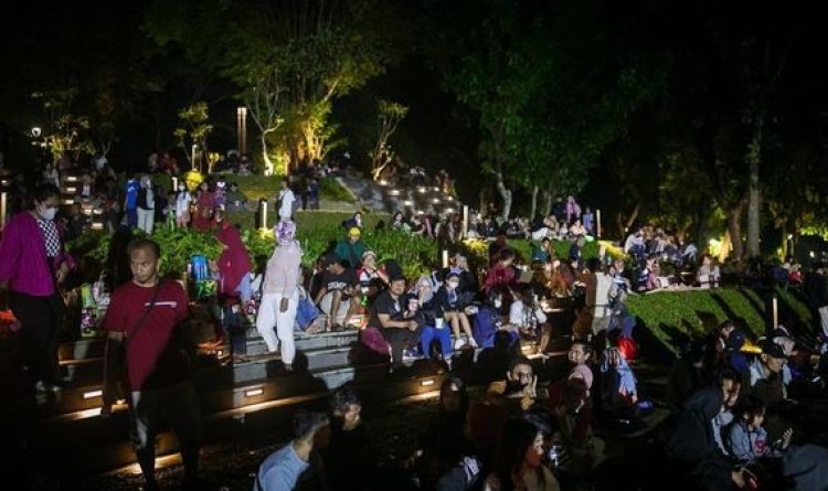 Melihat Suasana Malam Pergantian Tahun 2022 ke 2023 di Jakarta