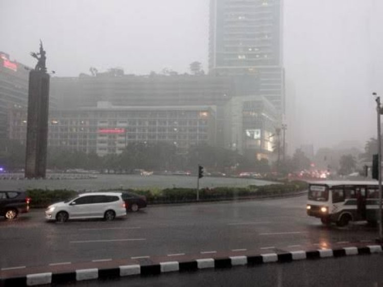 Jakarta Diguyur Hujan di Hari Pertama Tahun 2023