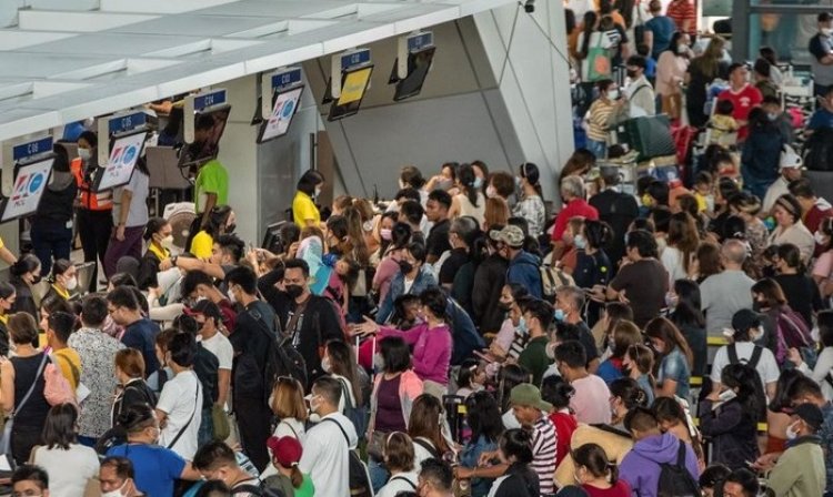 Puluhan Ribu Orang Terjebak di Bandara Manila