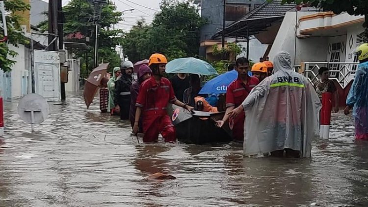 Tanggul Jebol di Pantai Marina Diperbaiki, Banjir Semarang Mulai Surut